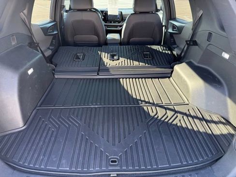 Used 2025 Chevrolet Equinox LT w/ Convenience Package II image 34