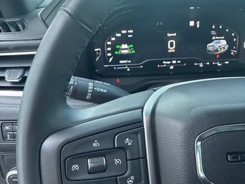 Used 2023 GMC Yukon Denali RWD image 30