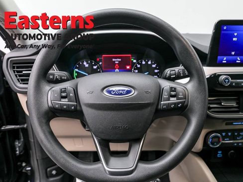 Used 2021 Ford Escape SE image 10