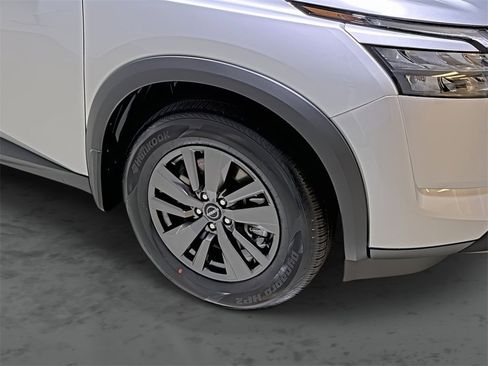 Certified 2025 Nissan Pathfinder S image 14