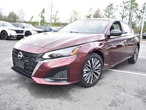 Used 2025 Nissan Altima 2.5 SV image 5