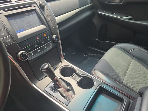 Used 2017 Toyota Camry SE FWD image 21