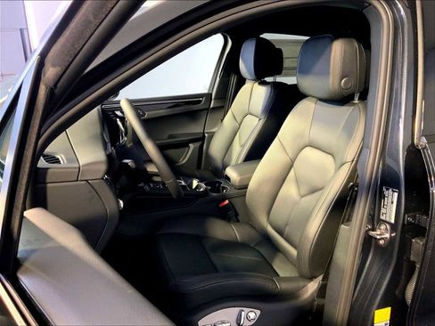 Certified 2026 Porsche Macan AWD/4WD image 5
