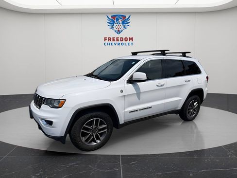 Used 2020 Jeep Grand Cherokee Laredo w/ Quick Order Package 2BN North AWD/4WD image 2