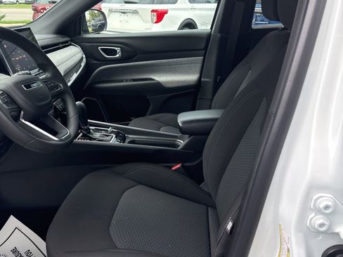 Used 2024 Jeep Compass Sport image 25