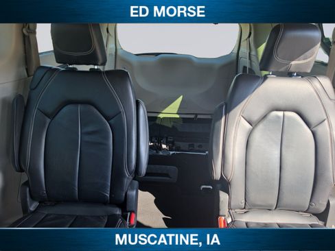 Certified 2022 Chrysler Pacifica Touring-L FWD image 13