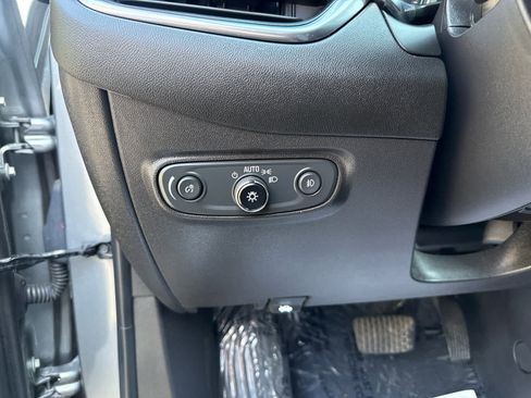 Used 2023 Chevrolet Equinox Premier image 19