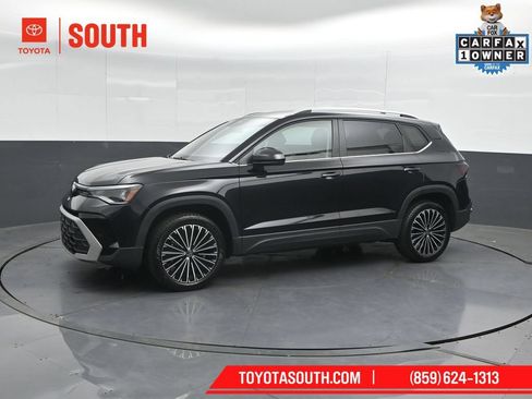 Used 2025 Volkswagen Taos SE FWD image 7