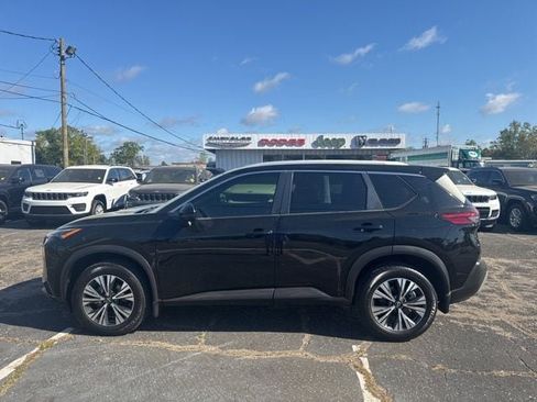 Used 2022 Nissan Rogue SV w/ SV Premium Package image 6