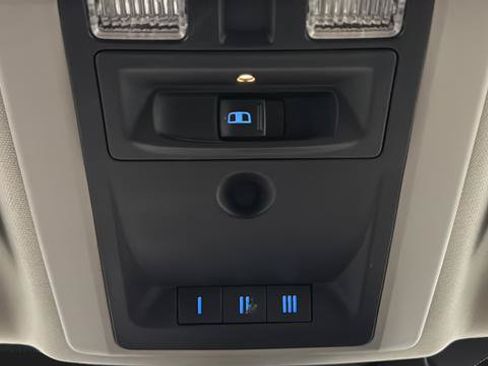 Used 2018 RAM 1500 Laramie AWD/4WD image 29