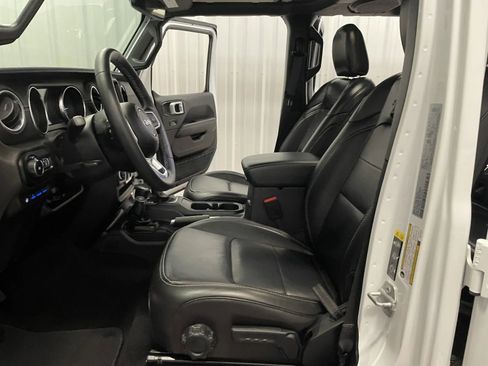 Used 2021 Jeep Wrangler Unlimited Sahara w/ Cold Weather Group AWD/4WD image 39