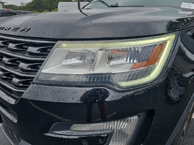 Used 2017 Ford Explorer XLT w/ Equipment Group 202A AWD/4WD image 35