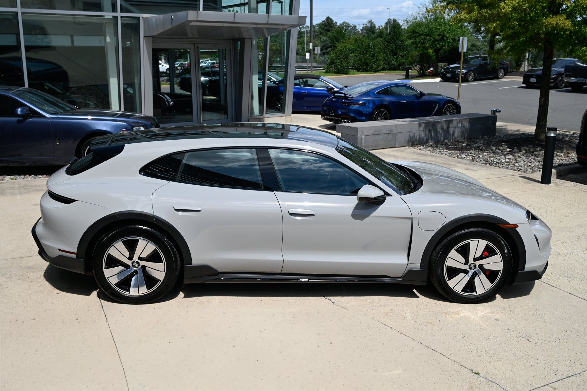Used 2023 Porsche Taycan 4S AWD/4WD image 4