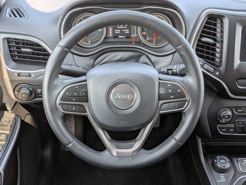 Used 2019 Jeep Cherokee Latitude Plus AWD/4WD image 22