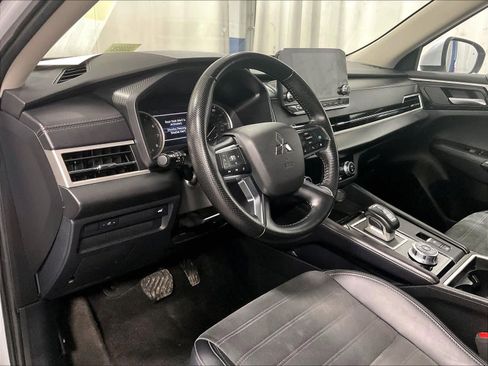 Used 2024 Mitsubishi Outlander SE image 8
