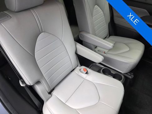 Used 2022 Toyota Highlander XLE FWD image 30