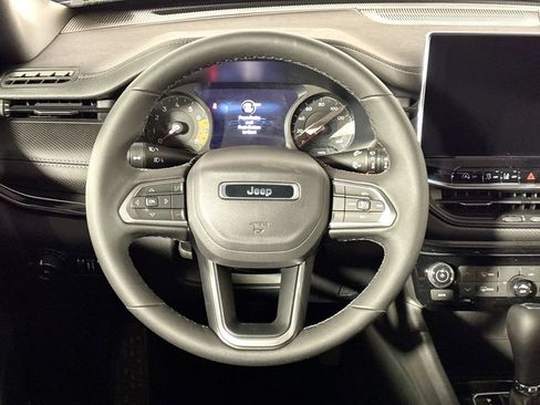 Used 2026 Jeep Compass Latitude AWD/4WD image 13