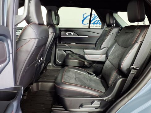 Used 2025 Ford Explorer ST image 8