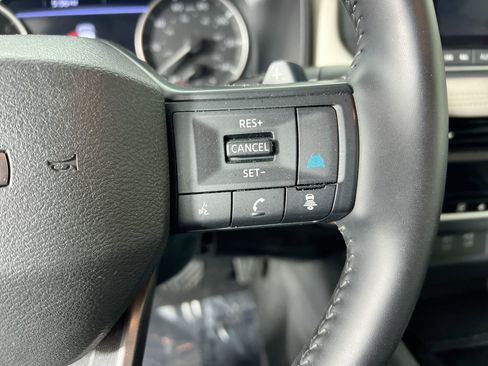 Used 2025 Nissan Rogue SV image 17