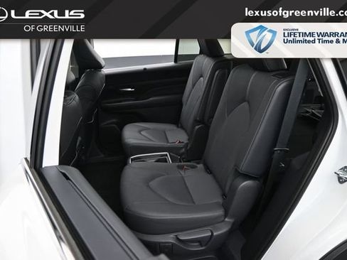Used 2025 Toyota Grand Highlander AWD image 28