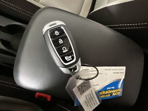 Used 2025 Hyundai Venue SEL FWD image 21