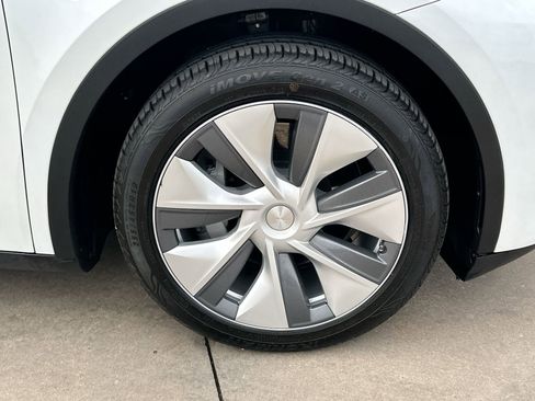 Used 2023 Tesla Model Y Long Range AWD/4WD image 10