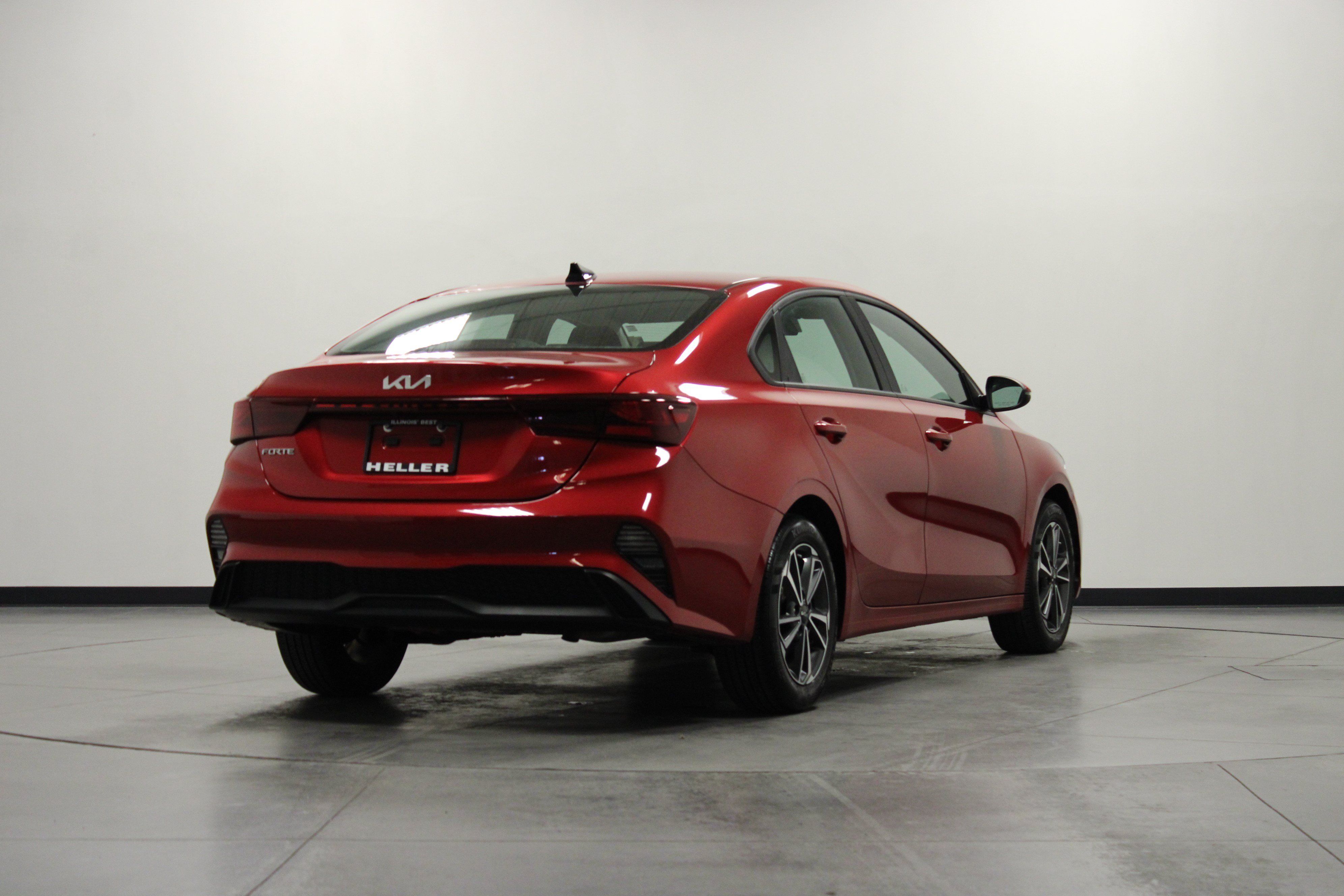 Used 2023 Kia Forte LXS w/ LXS Technology Package FWD image 4