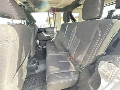Used 2016 Jeep Wrangler Unlimited Sahara w/ Connectivity Group image 21