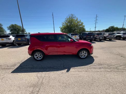Used 2024 Kia Soul LX w/ Option Group 015 FWD image 16