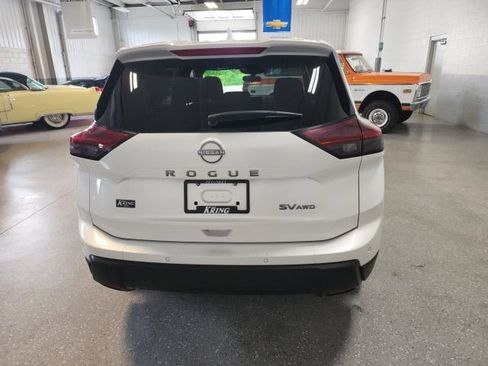 Used 2024 Nissan Rogue SV AWD/4WD image 5