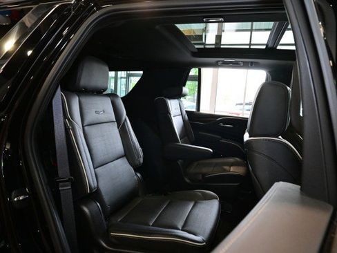 Used 2023 Cadillac Escalade Premium Luxury AWD/4WD image 23