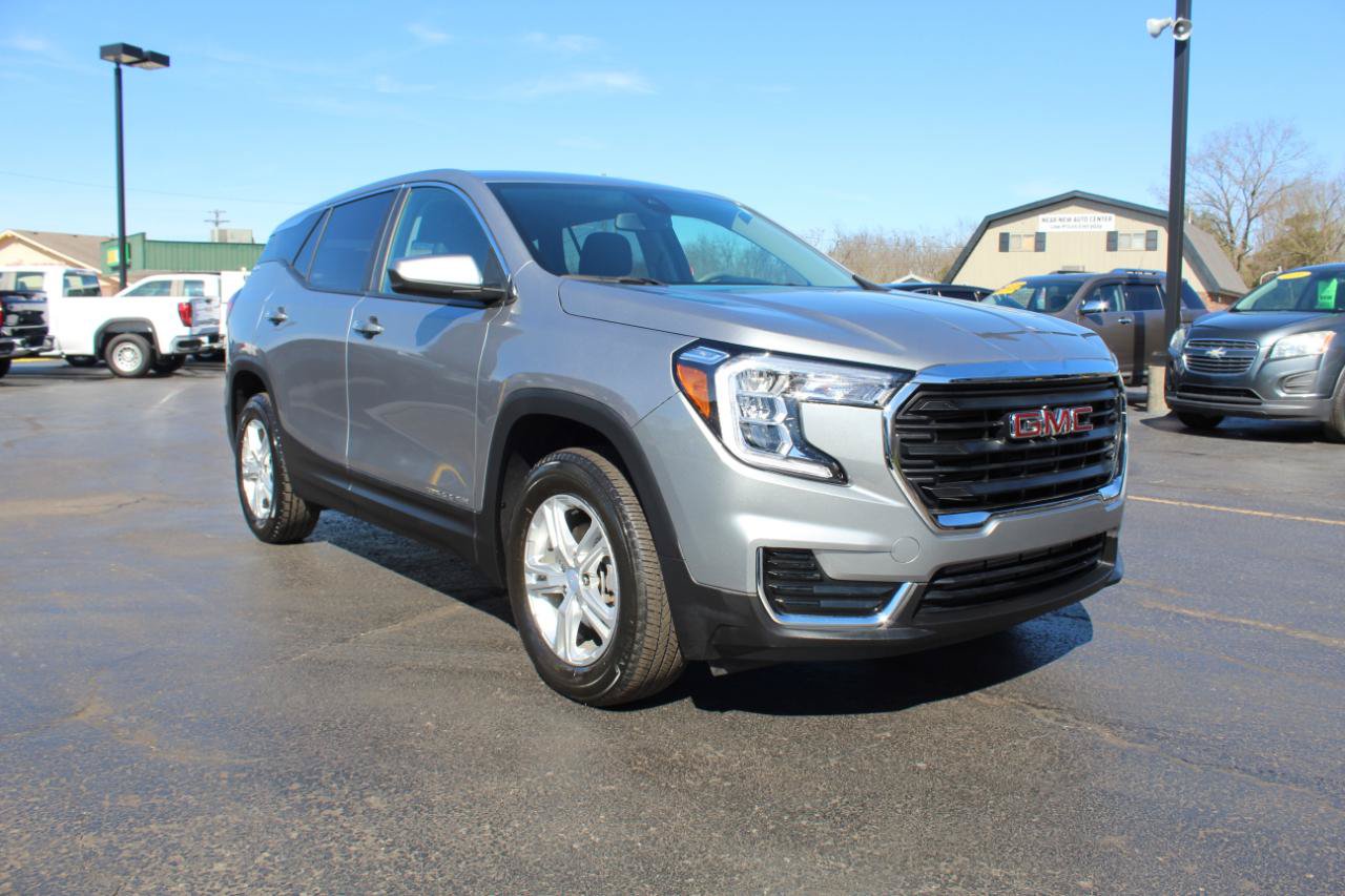 Used 2023 GMC Terrain SLE AWD/4WD image 3