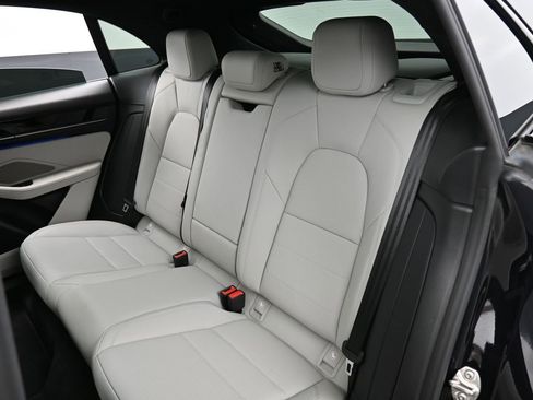 Certified 2025 Porsche Macan 4S Electric image 22