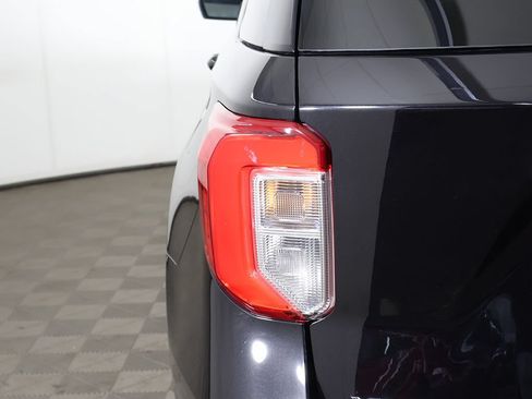 Used 2023 Ford Explorer XLT AWD/4WD image 14