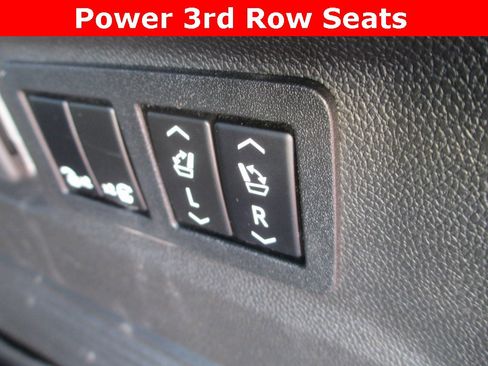 Used 2021 GMC Yukon Denali w/ Denali Premium Package image 24