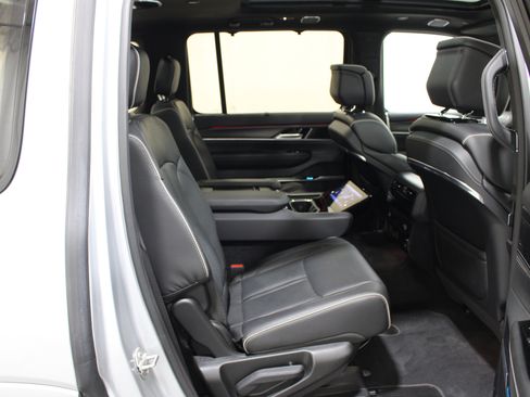 Used 2024 Jeep Grand Wagoneer Series II Obsidian w/ Quick Order Packagew 28T AWD/4WD image 24