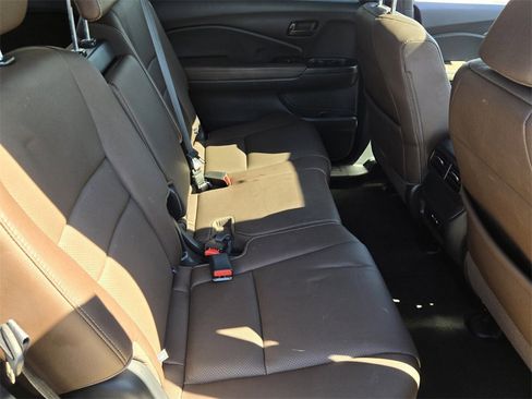 Certified 2025 Honda Passport EX-L image 16