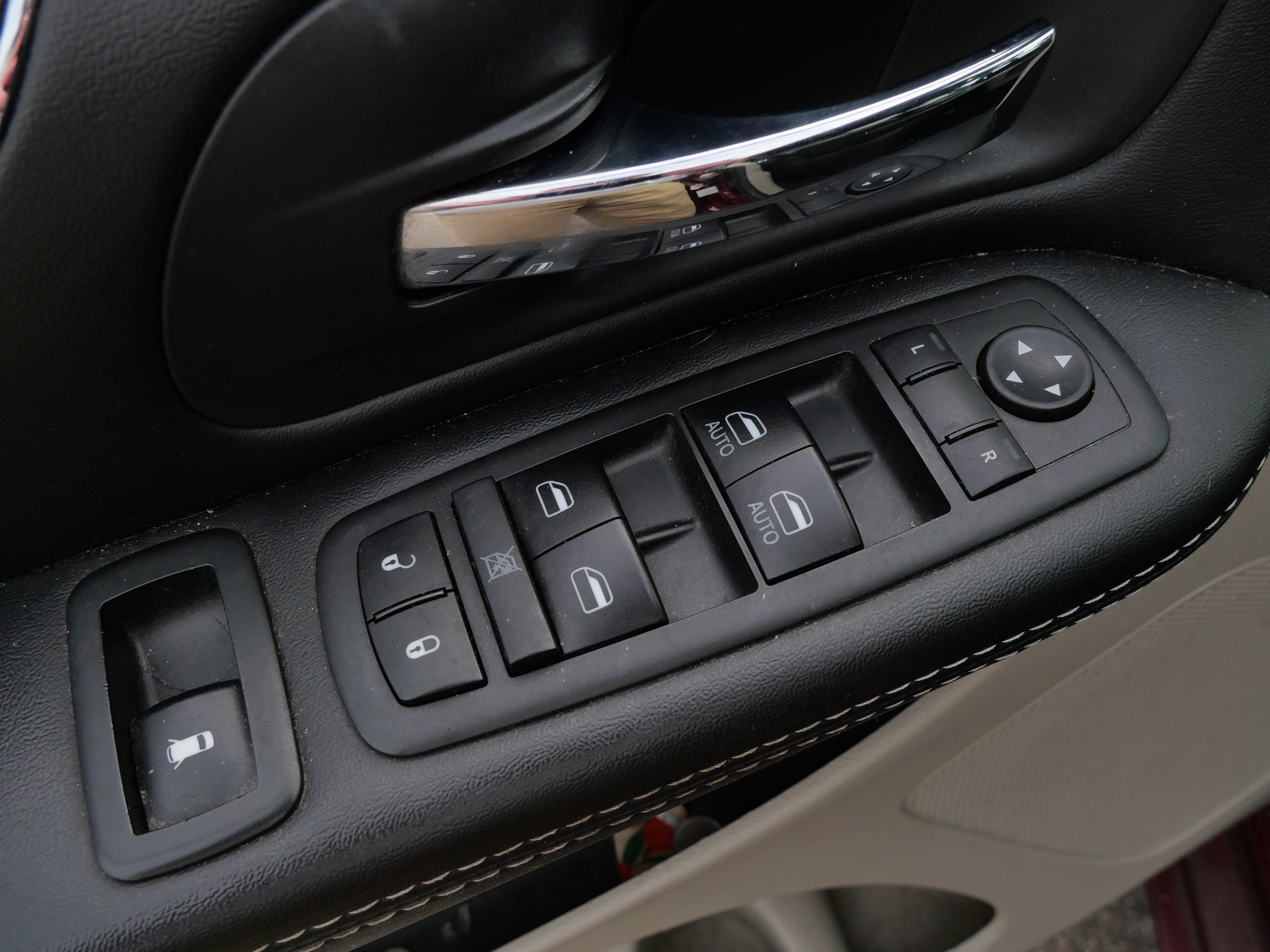 Used 2018 Dodge Grand Caravan SXT FWD image 18