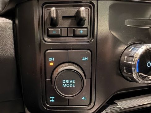 Used 2025 Ford F250 Lariat w/ Black Appearance Package AWD/4WD image 38