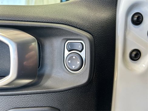 Used 2023 Jeep Gladiator Sport image 29