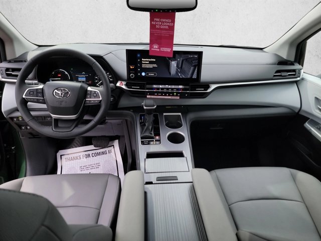Used 2026 Toyota Sienna XLE FWD image 20