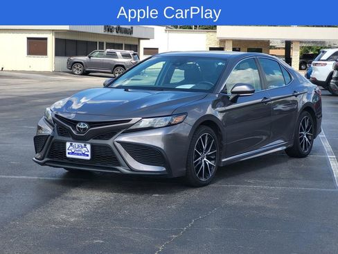 Used 2023 Toyota Camry SE image 3