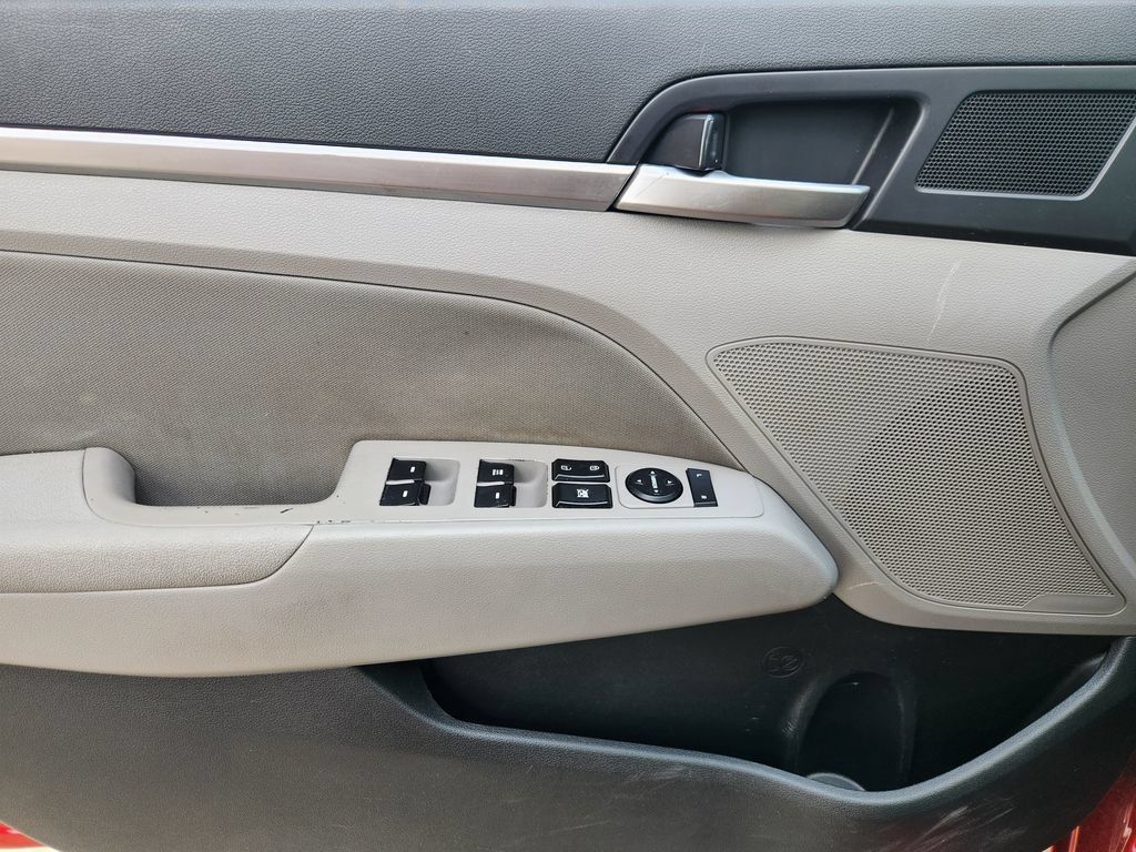 Used 2020 Hyundai Elantra SEL FWD image 24
