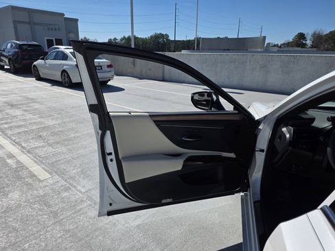 Used 2024 Lexus ES 300h w/ Luxury Package image 10