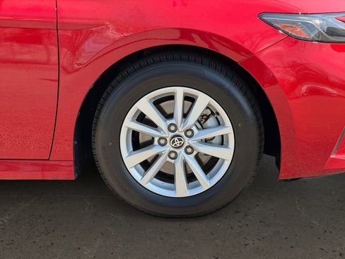 Used 2025 Toyota Camry LE image 10