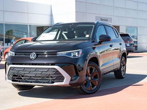New 2026 Volkswagen Taos SE FWD image 2