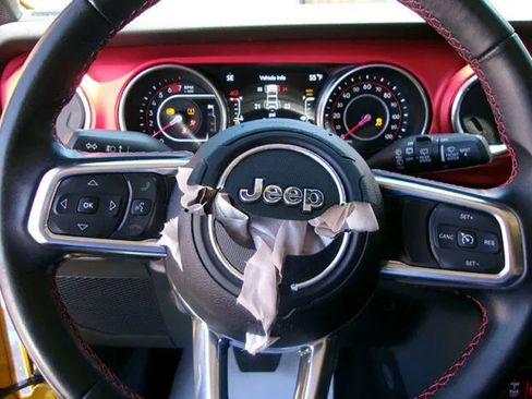Used 2020 Jeep Wrangler Unlimited Rubicon AWD/4WD image 19