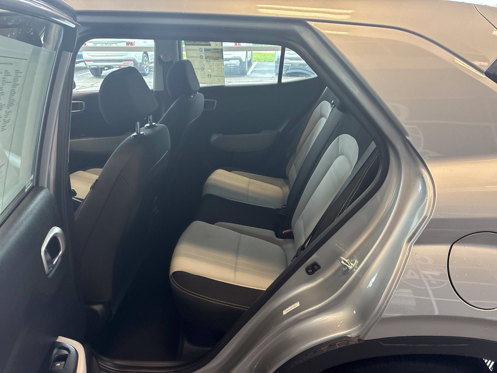 Used 2025 Hyundai Venue SEL FWD image 12