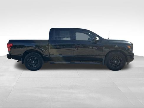 Used 2018 Nissan Titan SV w/ SV Convenience Package AWD/4WD image 7