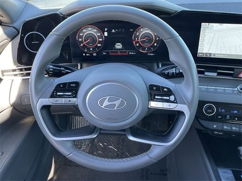 Used 2025 Hyundai Elantra SEL image 11